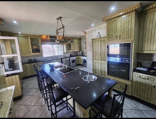 5 BEDROOM HOUSE FOR SALE IN VERWOERDPARK